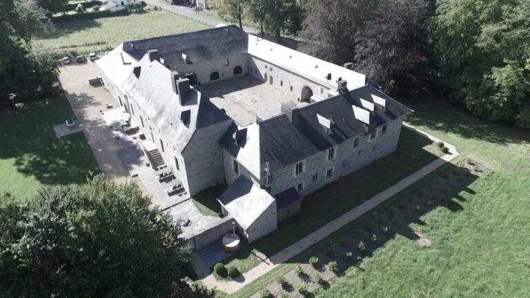 Exploration du Château de Grandvoir : Un Joyau Historique de la Région de Calvados